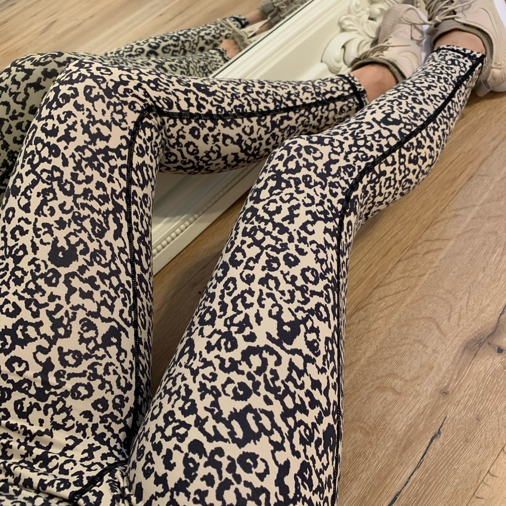 ®️➖ NWT SASSY LEOPARD WORKOUT LEGGINGS➖MEDIUM